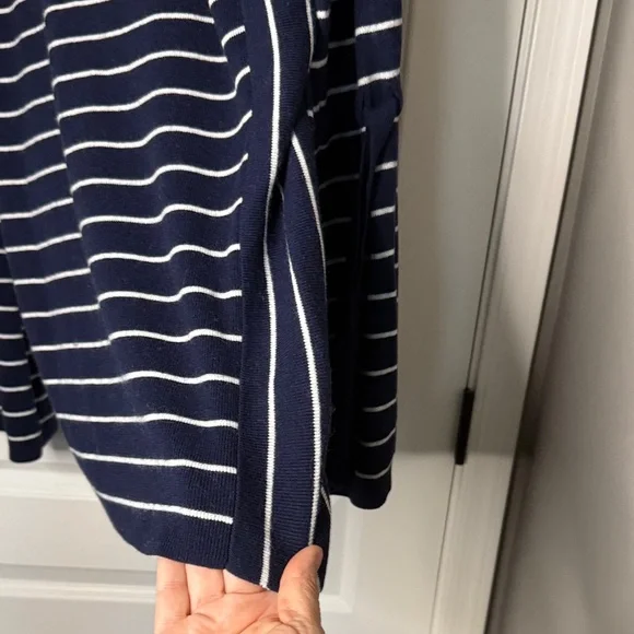 ❤️⚓️ Banana Republic Navy and White Striped 100% Merino Wool Sweater NWOT, Med - Picture 7 of 11